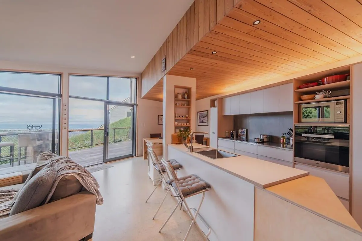 Ocean Views At Rapanui Lodge- 4Br Gem With Parking Christchurch