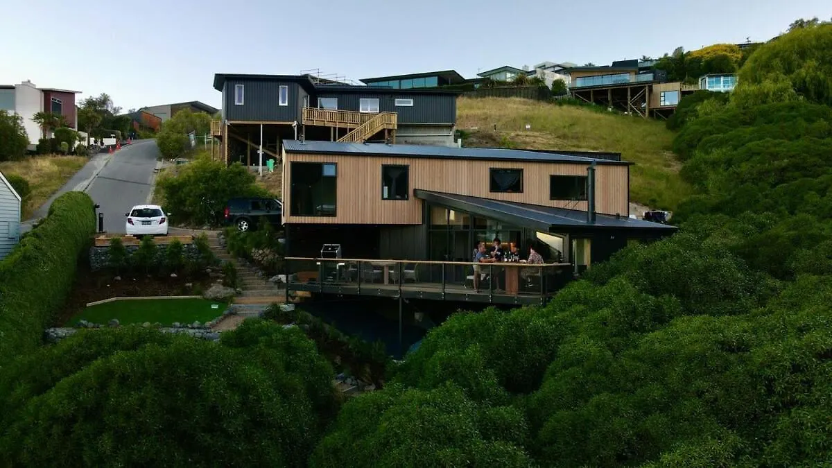 Ocean Views At Rapanui Lodge- 4Br Gem With Parking Christchurch Holiday home