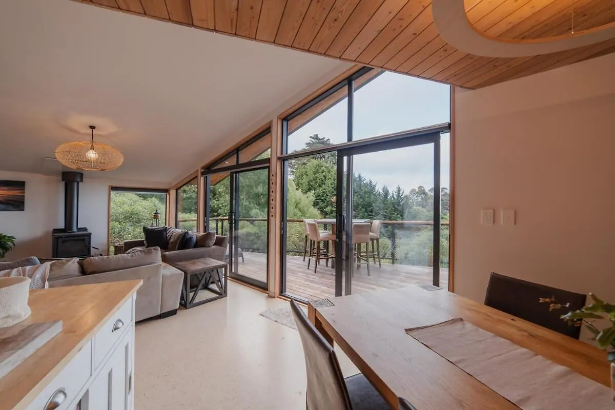 Ocean Views At Rapanui Lodge- 4Br Gem With Parking Christchurch Holiday home