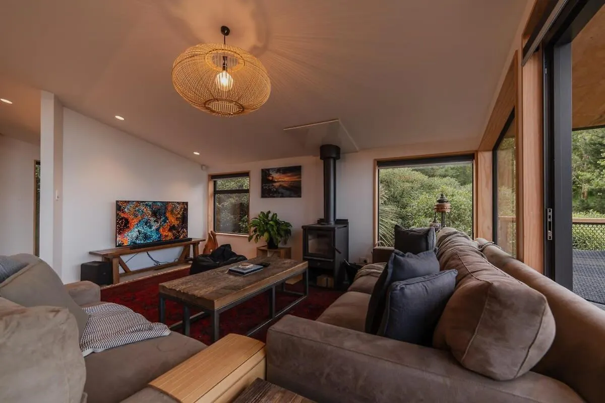 Ocean Views At Rapanui Lodge- 4Br Gem With Parking Christchurch Holiday home