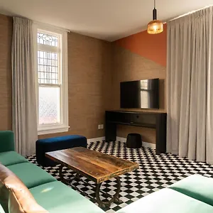 Haka House Hostal